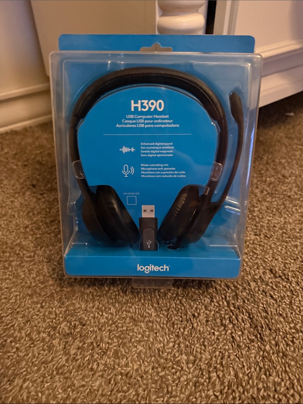 Logitech H390 USB Headset - Black and Blue Packaging